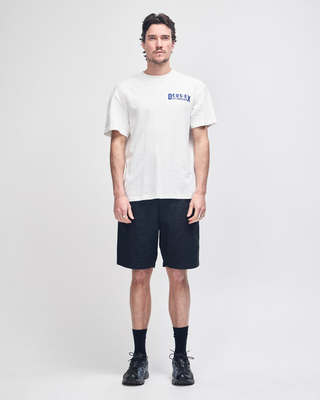Camiseta Box Fit Massive Attaquer - Off White