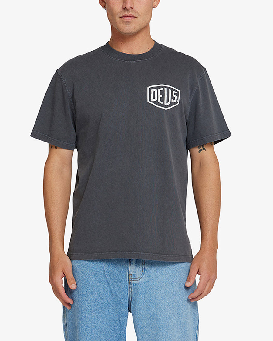 Camiseta Classics Box Fit Shield Estonada - Chumbo – Deus Ex
