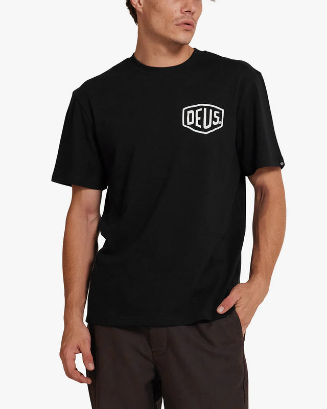 Camiseta Classics Box Fit Frontage - Preto