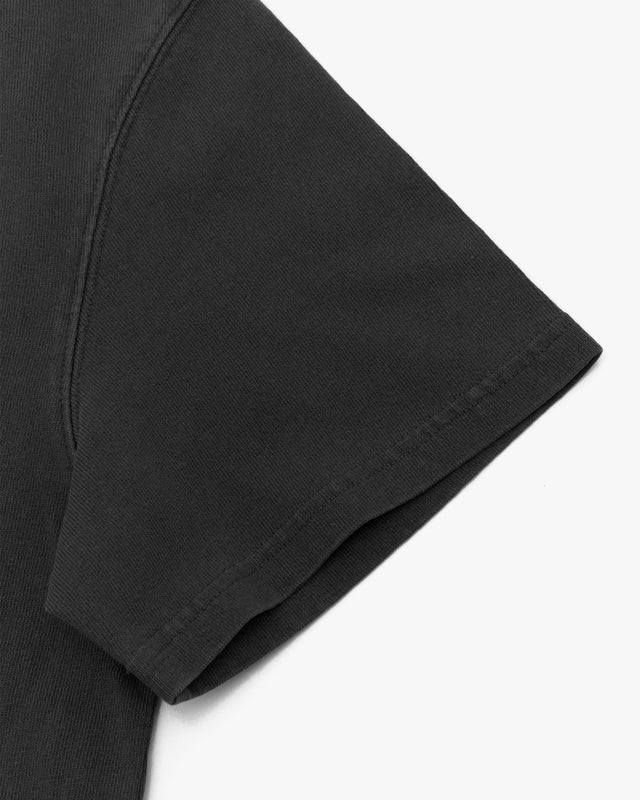 Camiseta Classics Box Fit Shield Garment Dyed - Preta