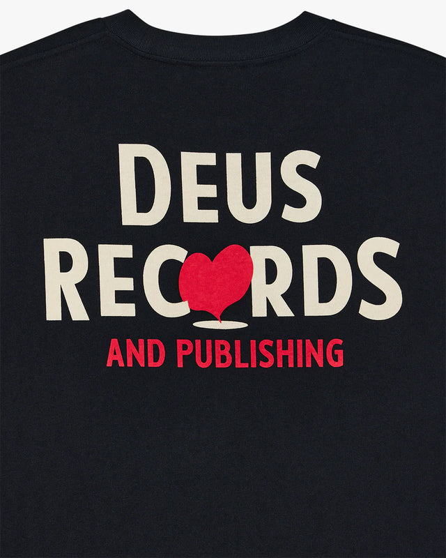 Camiseta Oversized Deep Cut - Preta